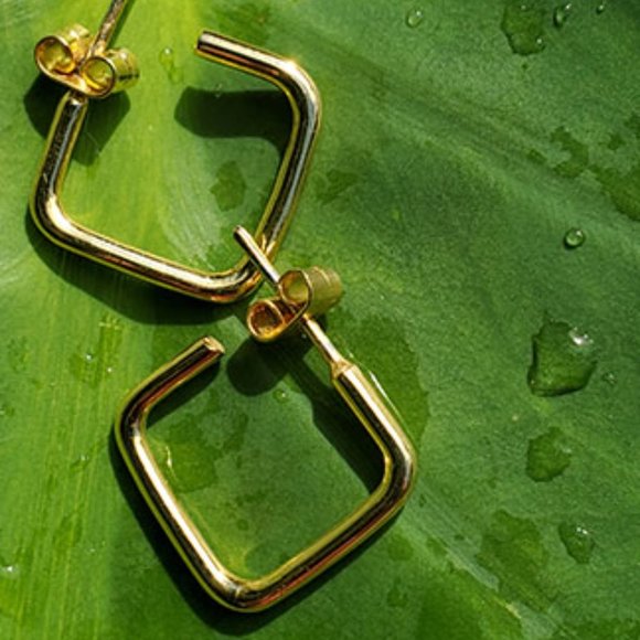 Square Hoops Gold Tone - Picture 3 of 6